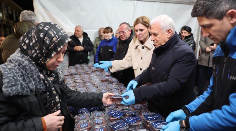 Ulu Cami’de Ramazan’a tatlı başlangıç Ulu Cami’de Ramazan’a tatlı başlangıç